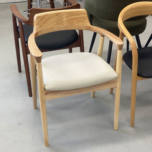 Luma : Dining Chair Natural Ash Frame with Taupe Pu Seat