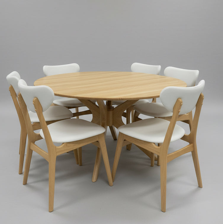 York: Round Extension Dining Setting