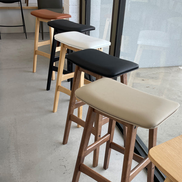 Gangnam : Bar Stool Light Walnut Frame Black Pu Seat